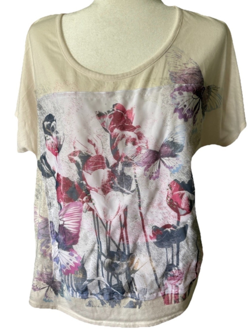 Maurices Women XL Butterfly Flower Graphic T-Shirt Cream Sequin Blouse Mixed Med